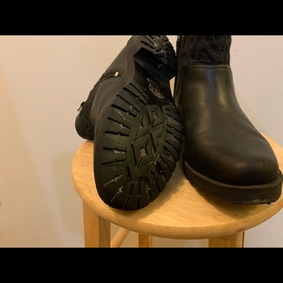 Vionic leather Chelsea boots - Picture 3 of 3